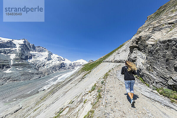 Austria  Carinthia  Female hiker on Gamsgrubenweg
