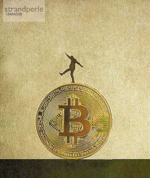 Illustration eines Mannes  der auf einem großen Bitcoin balanciert