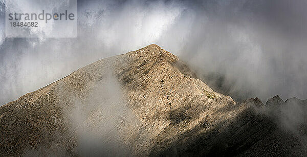 Gipfel des Mount Artos inmitten bewölktem Himmel