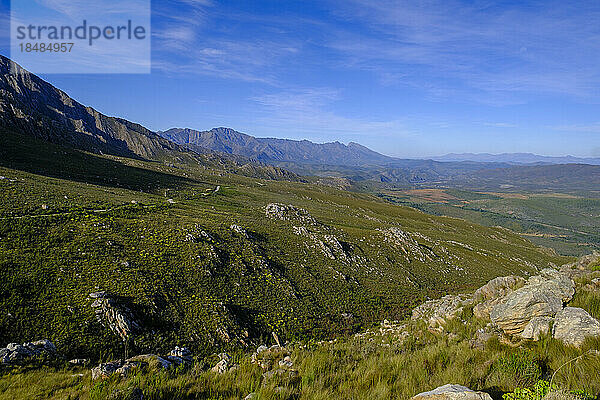 Südafrika  Provinz Westkap  Blick auf den Swartberg Pass im Sommer