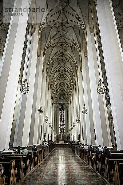 Innenaufnahme  Kirchenschiff  Frauenkirche  München  Bayern  Deutschland  Europa