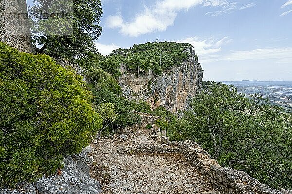 Steinstufen  Wanderweg zur Burgruine des Castell Alaró  Serra de Tramuntana  Puig dAlaró  Mallorca  Spanien  Europa