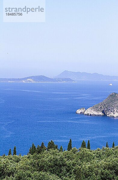 Küste bei Agios Georgios  Korfu  Griechenland  Europa