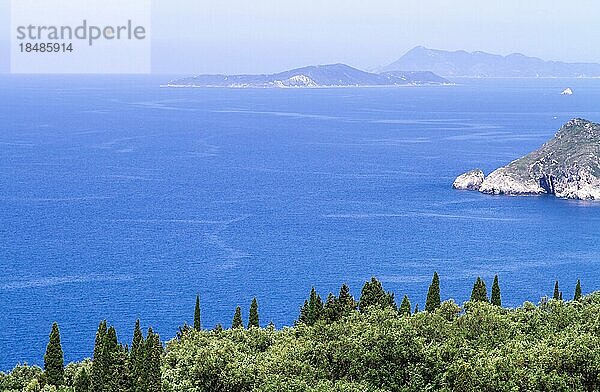 Küste bei Agios Georgios  Korfu  Griechenland  Europa