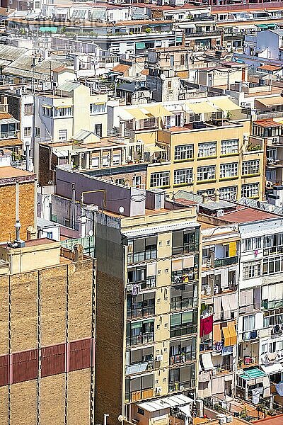 Ausblick über die Häuser der Stadt  vom Turm der Sagrada Familia  Barcelona  Katalonien  Spanien  Europa