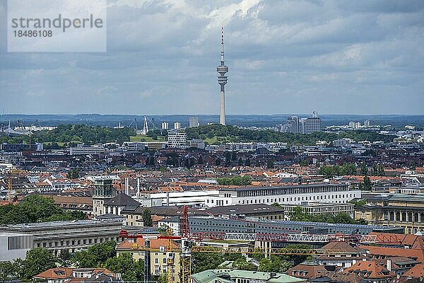 Ausblick über München  Universitätsgebäube der Technischen Universität München  hinten Olympiaturm und Olympiapark  München  Bayern  Deutschland  Europa