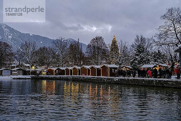 Seeweihnacht  Christkindlmarkt in Rottach-Egern  Tegernsee  Oberbayern  Bayern  Deutschland  Europa