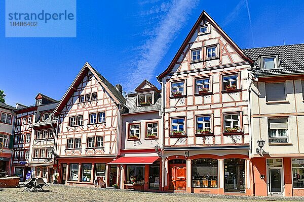 Schönes historisches Stadtzentrum von Mainz mit alten traditionellen Fachwerkgebäuden  Mainz  Deutschland  Europa