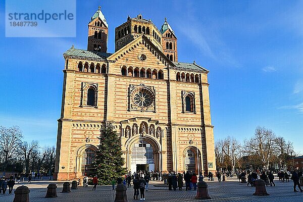 Fassade des berühmten römisch katholischen Doms zu Speyer  ein bedeutendes Denkmal der romanischen Kunst im Deutschen Reich  Speyer  Deutschland  Europa