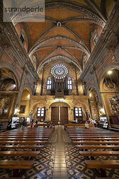 Innenaufnahme der Kirche Parroquia de Sant Bartomeu de Sóller  mit Orgel und Rundfenster  Soller  Mallorca  Spanien  Europa