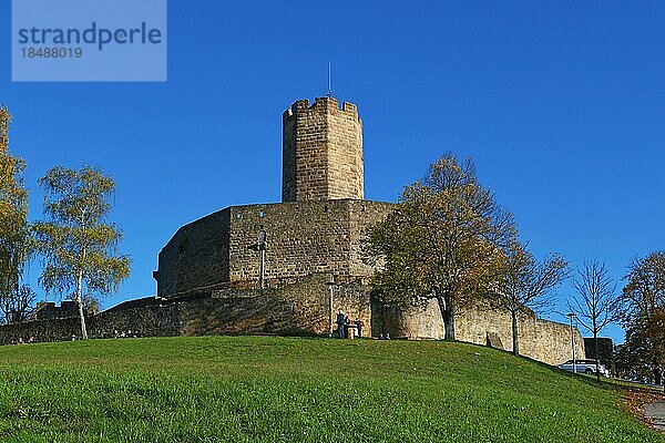 Die mittelalterliche Burg Steinsberg im Dorf Weiler  einem Vorort von Sinsheim  Sinsheim  Deutschland  Europa