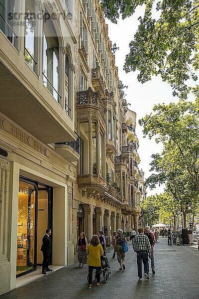 Einkaufsstraße Passeig de Gràcia  Barcelona  Katalonien  Spanien  Europa