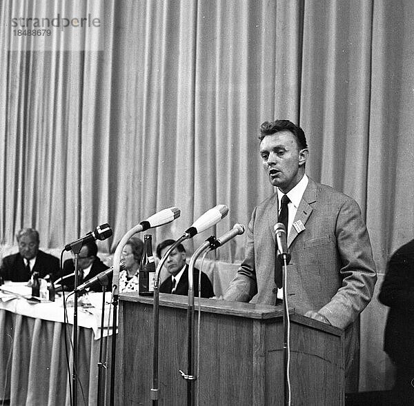 Persönlichkeiten aus der Politik  Wirtschaft und Kultur aus den Jahren 1965-71. Horst Korber (SPD-Senatsrat) gest. 1981  DEU  Deutschland  Europa