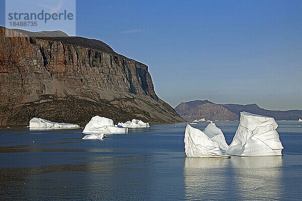 Eisberge im Uummannaq Fjord  Grönland  Nordamerika