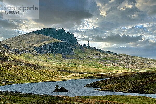 Felsnadel Old Man of Storr  Isle of Skye  Innere Hebriden  Schottland  Großbritannien  Europa