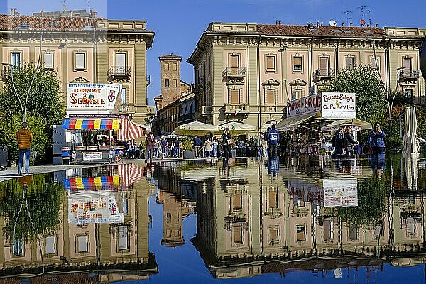 Brunnen  Piazza Michele Ferrero  Alba  Langhe  Piemont  Italien  Europa