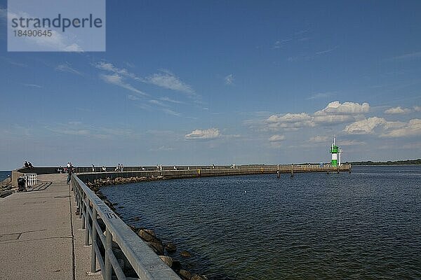 Leuchtturm Travemünde Nordmole  Nordmolefeuer  Travemünde  Hansestadt Lübeck  Lübeck  Deutschland  Europa