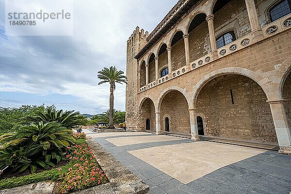 Terasse im Königspalast  Königspalast La Almudaina  Palau Reial de l'Almudaina  Palma de Mallorca  Mallorca  Balearen  Spanien  Europa