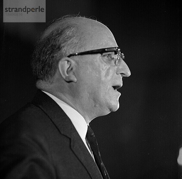 Persönlichkeiten aus der Politik  Wirtschaft und Kultur aus den Jahren 1965-71. Heinz Kühn (SDP) Nordrhein-Westfalen-MP gest. 1992  DEU  Deutschland  Europa