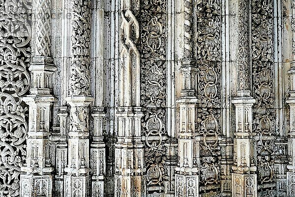 Detail  Dominikaner-Kloster Mosteiro de Santa Maria da Vitoria  Blick auf die unvollendeten Kapellen  Capelas Imperfeitas  UNESCO-Welterbe  Batalha  Portuga