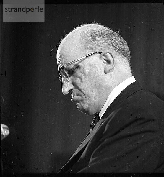 Persönlichkeiten aus der Politik  Wirtschaft und Kultur aus den Jahren 1965-71. Heinz Kühn (SDP) Nordrhein-Westfalen-MP gest. 1992  DEU  Deutschland  Europa