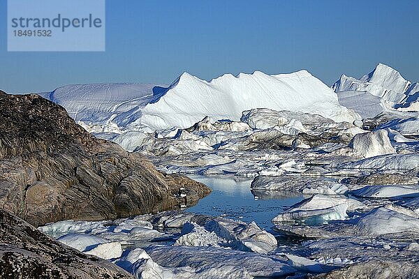 Eisberge im Kangia Eisfjord  Diskobucht  Westgrönland  Grönland  Nordamerika