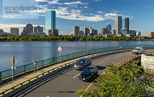 Boston Skyline und der Charles River von Cambridge  Boston  Massachusetts  Neuengland  Vereinigte Staaten von Amerika  Nordamerika