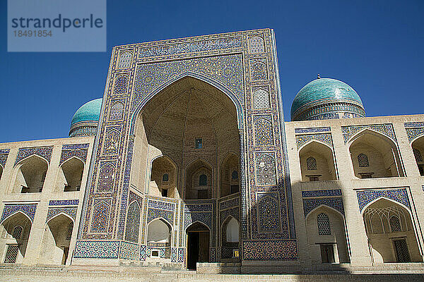 Mir-I Arab Madrasah  1530-1536  Poi Kalyon Platz  UNESCO Weltkulturerbe  Buchara  Usbekistan  Zentralasien  Asien