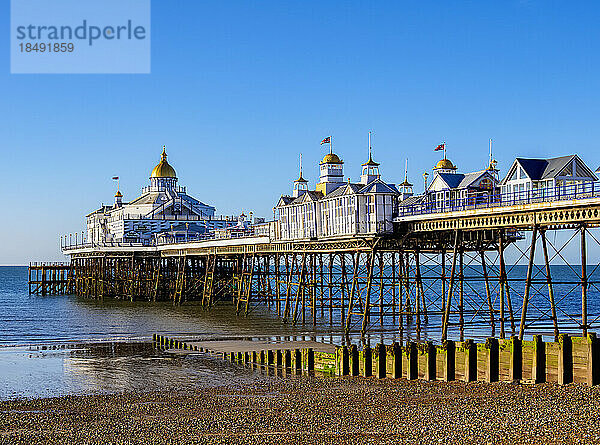 Eastbourne Pier bei Sonnenaufgang  Eastbourne  East Sussex  England  Vereinigtes Königreich  Europa