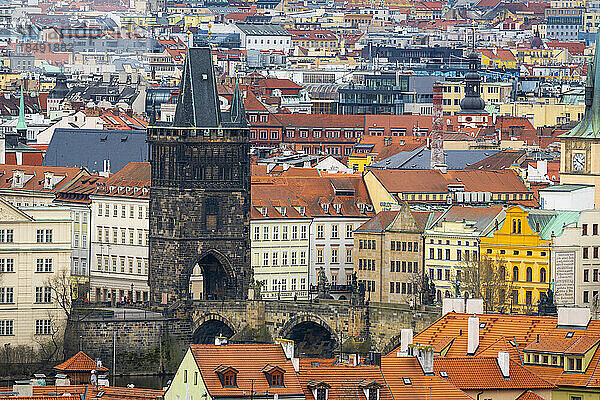 Altstädter Brückenturm an der Karlsbrücke  UNESCO-Weltkulturerbe  Prag  Tschechische Republik (Tschechien)  Europa