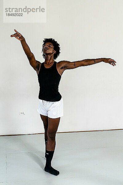 Tänzerin in der Probenstunde der Mi Compania Ballet Company  Havanna  Kuba  Westindien  Karibik  Mittelamerika
