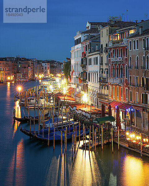 Rialto in der Dämmerung  Venedig  UNESCO-Weltkulturerbe  Venetien  Italien  Europa