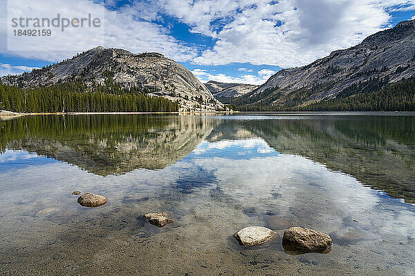 Tenaya Lake  Yosemite-Nationalpark  UNESCO-Welterbe  Kalifornien  Vereinigte Staaten von Amerika  Nord-Amerika