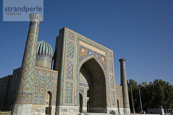 Scherdor-Madrassa  fertiggestellt 1636  Registan-Platz  UNESCO-Weltkulturerbe  Samarkand  Usbekistan  Zentralasien  Asien