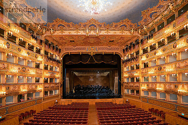 Innenraum des Gran Teatro La Fenice  Venezia (Venedig)  Venetien  Italien  Europa
