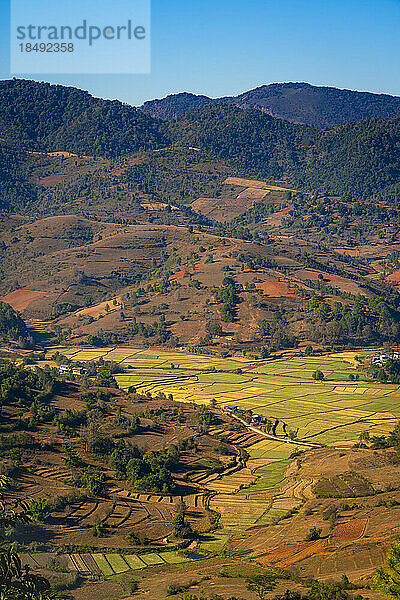 Berglandschaft in der Nähe von Kalaw  Shan-Staat  Myanmar (Birma)  Asien