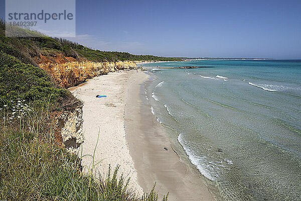 Strand Baia dei Turchi im Sommer  in der Nähe von Otranto  Provinz Lecce  Apulien  Italien  Europa