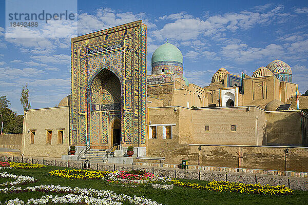 Eingangstor  Shah-I-Zinda  UNESCO-Weltkulturerbe  Samarkand  Usbekistan  Zentralasien  Asien