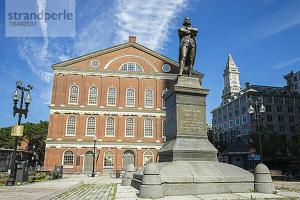 Boston Faneuil Hall mit Samuel Adams Statue  Boston  Massachusetts  Neuengland  Vereinigte Staaten von Amerika  Nordamerika