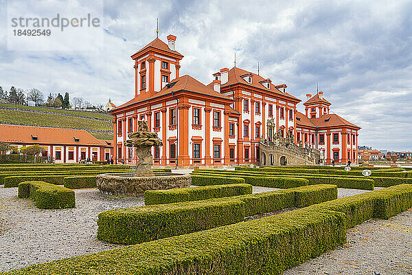 Barockes Schloss Troja im Frühling  Prag  Böhmen  Tschechische Republik (Tschechien)  Europa