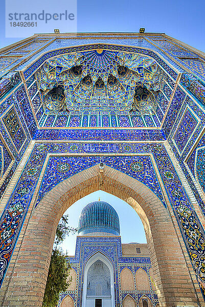 Eingang  Muqarnas (Wabengewölbe)  Gur-E-Amir Mausoleum  erbaut 1403  Grabstätte von Amir Temir  UNESCO Weltkulturerbe  Samarkand  Usbekistan  Zentralasien  Asien