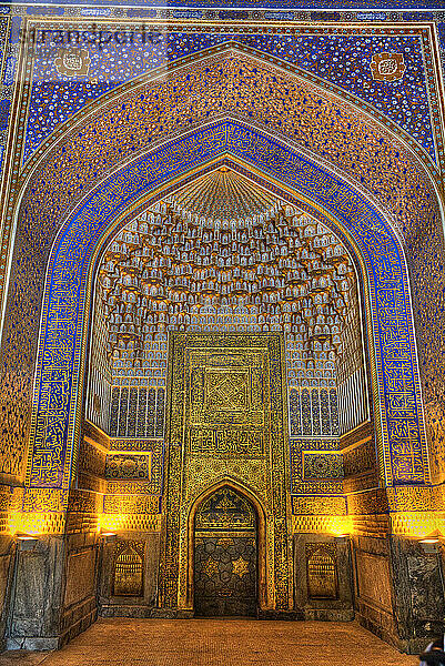 Innenraum  Tilla-Kari-Moschee  fertiggestellt 1660  Registan-Platz  UNESCO-Weltkulturerbe  Samarkand  Usbekistan  Zentralasien  Asien