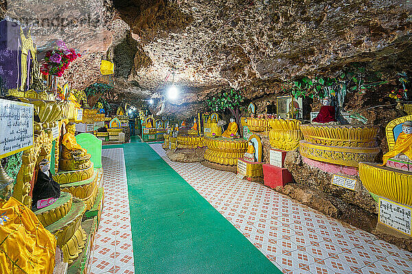 Buddha-Statuen in den Shwe Oo Min-Höhlen  Kalaw  Shan-Staat  Myanmar (Birma)  Asien