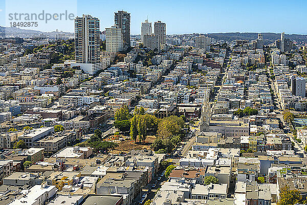 Ansicht des Stadtteils Russian Hill und des Washington Square vom Coit Tower aus gesehen  San Francisco  Kalifornien  Vereinigte Staaten von Amerika  Nordamerika