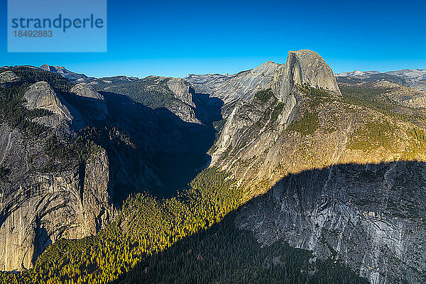 Half Dome Granitfelsformation  Yosemite National Park  UNESCO Weltkulturerbe  Sierra Nevada  Kalifornien  Vereinigte Staaten von Amerika  Nordamerika