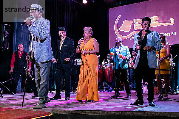 Sänger und Tänzer bei der letzten Inkarnation des Buena Vista Social Club  Havanna  Kuba  Westindien  Karibik  Mittelamerika