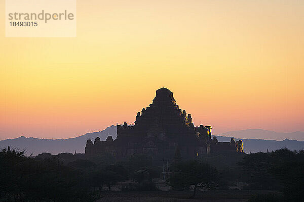 Dhammayangyi-Tempel in der Abenddämmerung  Bagan (Pagan)  UNESCO-Weltkulturerbe  Myanmar (Burma)  Asien