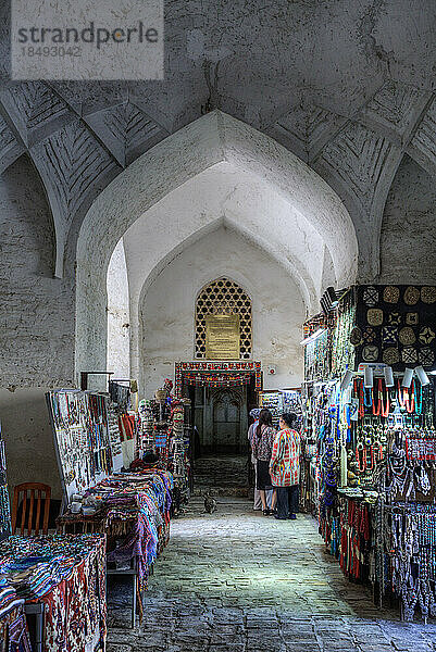 Geschenkeladen  Abdulaziz Khan Madrasa  1652  UNESCO-Weltkulturerbe  Buchara  Usbekistan  Zentralasien  Asien