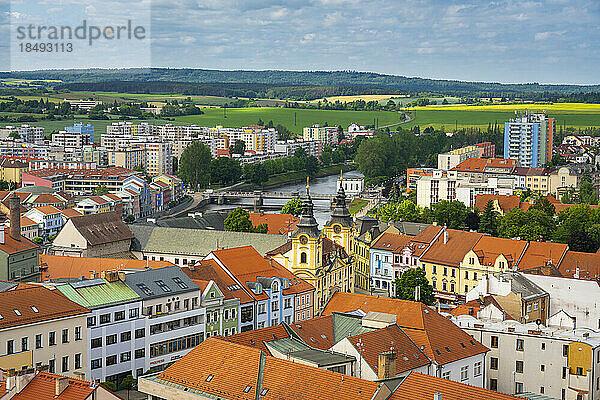 Ansicht des Stadtzentrums und des Rathauses von Pisek  Pisek  Tschechische Republik (Tschechien)  Europa