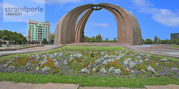 Denkmal für den Zweiten Weltkrieg  Platz des Sieges  Bischkek  Kirgisistan  Zentralasien  Asien